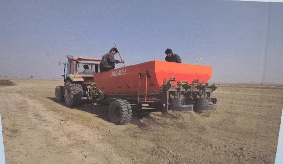 新型盐碱地脱硫石膏改良剂专用施撒机